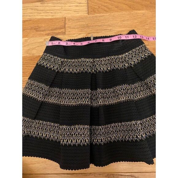 Ginger G Black & Gold pleated Textured Skirt Woven zigzag Pattern Size Large - Picture 7 of 8